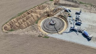 Betonowanie fundamentów pod farmę wiatrakową w Wielkopolsce, fot. Tauron