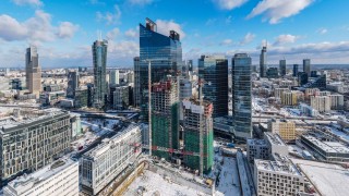 Dwie wieże przy Towarowej wkrótce z docelową wysokością