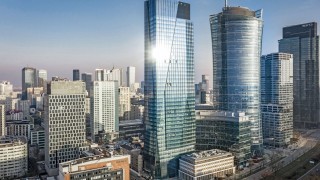 Wkrótce Warszawa zyska ponad 170-metrowy wieżowiec. Jego budowę obsługiwał najwyższy w Polsce dźwig
