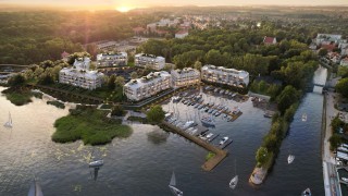Mazurski klimat poczują właściciele nowej inwestycji Lowen Marina w Giżycku z prywatną plażą i mariną
