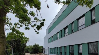 Prace wykończeniowe na budowie Ośrodka Radioterapii w Płocku, fot. Alstal