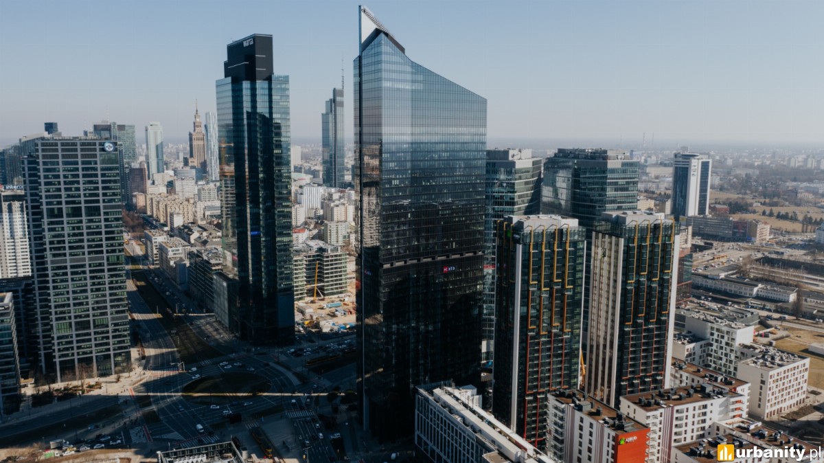 XTB z siedzibą w jednym z najwyższych wieżowców w Polsce. Globalny fintech zajmuje trzy piętra biurowca