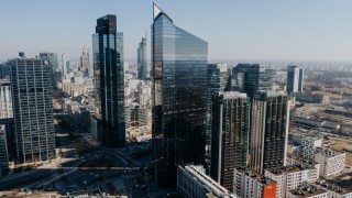 XTB z siedzibą w jednym z najwyższych wieżowców w Polsce. Globalny fintech zajmuje trzy piętra biurowca