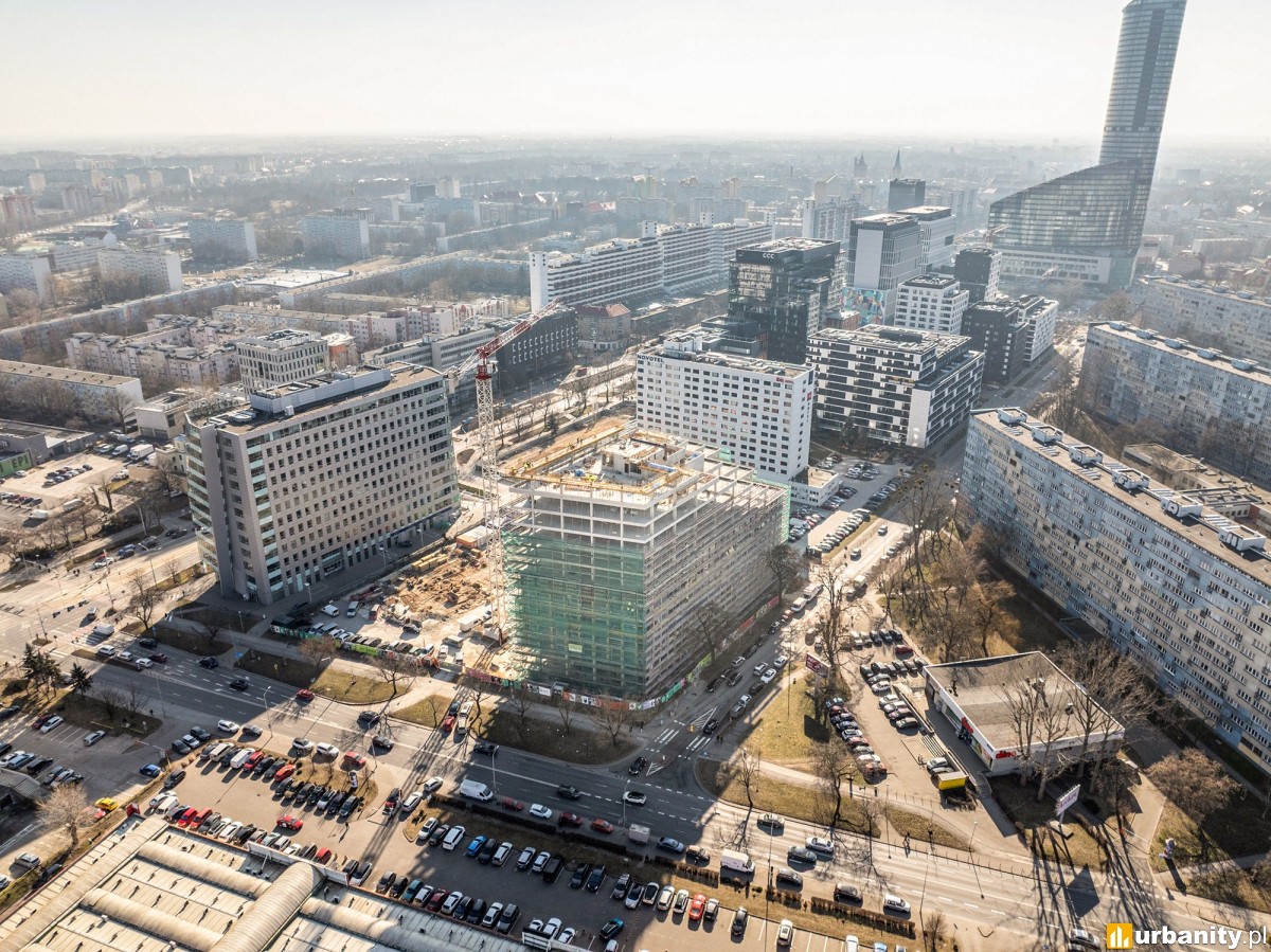 Powstający biurowiec w centrum Wrocławia ma już docelową wysokość