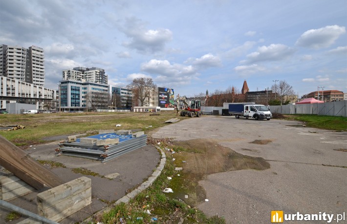 Widok na działkę przy placu Jana Pawła II z 2023 roku, fot.  alsen strasse 67