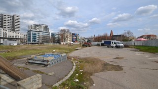 Widok na działkę przy placu Jana Pawła II z 2023 roku, fot.  alsen strasse 67