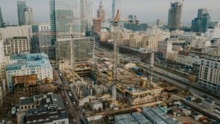 Przyspiesza budowa Fabryki Norblina. Pierwszy biurowiec osiągnął wysokość 10 metrów