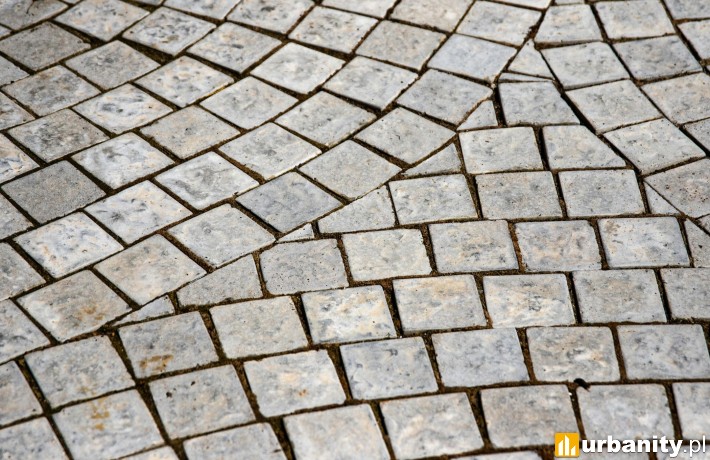 Jaki młotek do układania kostki brukowej wybrać?, fot. grafika partnera