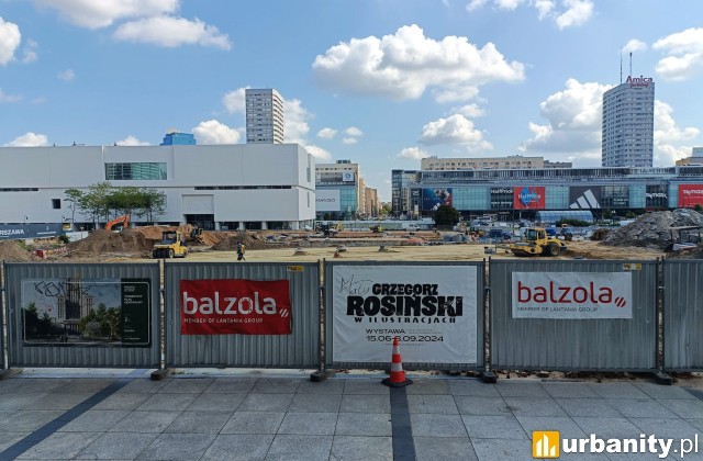 Postępuje przebudowa placu Defilad w centrum Warszawy, fot. mickam