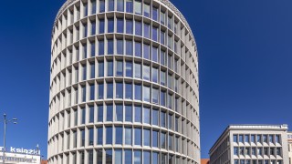 Całkowicie skomercjalizowany poznański Kwadraciak