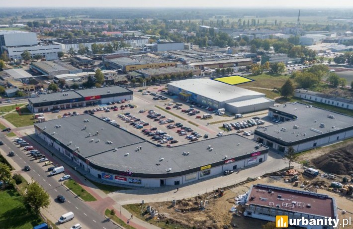 Projekt inwestycji handlowej w Łowiczu, wizualizacja, fot. materiały prasowe
