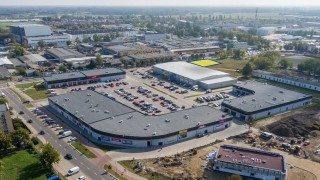 Projekt inwestycji handlowej w Łowiczu, wizualizacja, fot. materiały prasowe