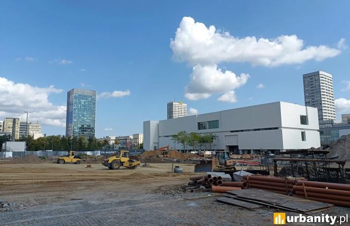 Postępuje przebudowa placu Defilad w centrum Warszawy, fot. mickam