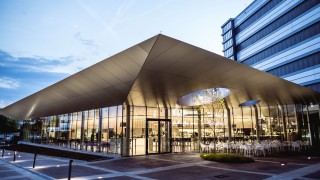 Restauracja przy wrocławskim biurowcu firmy Kaufland