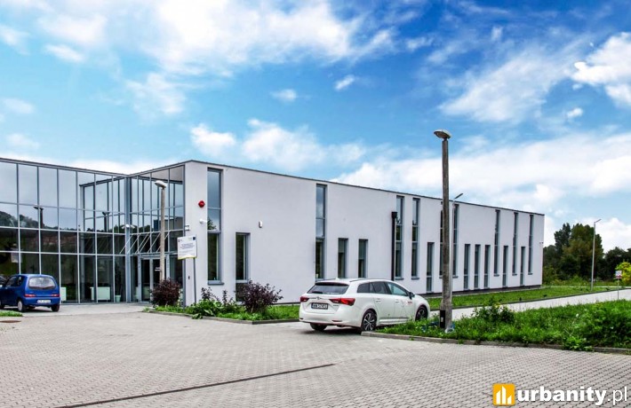 Budynek kliniki radioterapii z bunkrem akceleratora w Świętokrzyskim Centrum Onkologii w Kielcach