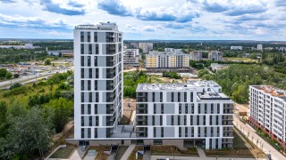 Gotowy kompleks mieszkaniowy z 17-piętrową wieżą i tarasem na dachu