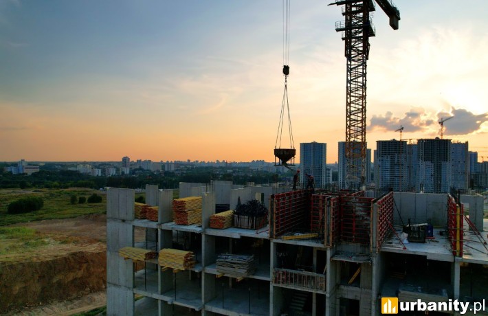 Jak wybrać szalunki do budowy w terenie trudno dostępnym lub o nietypowej geometrii?