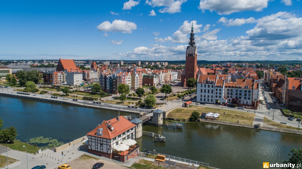 Rewitalizacja Wyspy Spichrzów w Elblągu. Jest wykonawca prac zachodniego nabrzeża rzeki