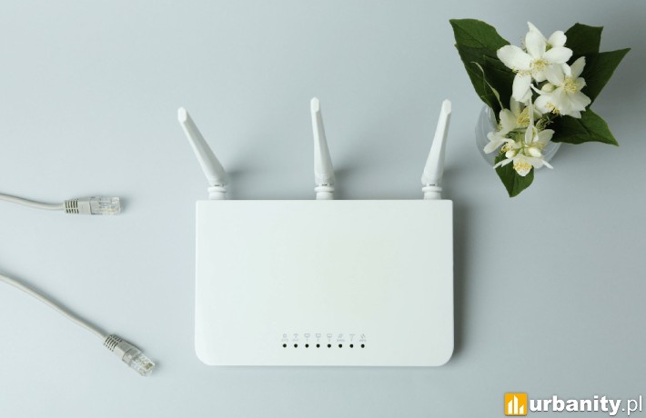 Nowoczesny router Wi-Fi jako centrum cyfrowego biura, fot. grafika partnera
