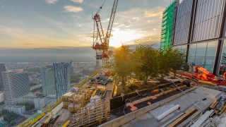 Taras widokowy Varso Tower coraz bardziej zielony