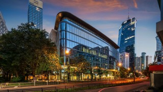 Nowa oferta biurowca w Śródmieściu. Grzybowska Park z biurami serwisowanymi