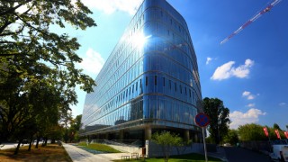 Ważni najemcy w Ambassador Office Building zostają dłużej