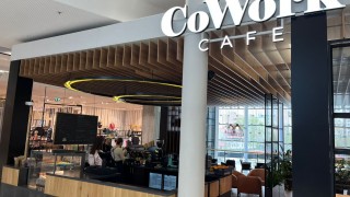 Przestrzeń coworkingowa w klimacie kawiarni w Galerii Północnej