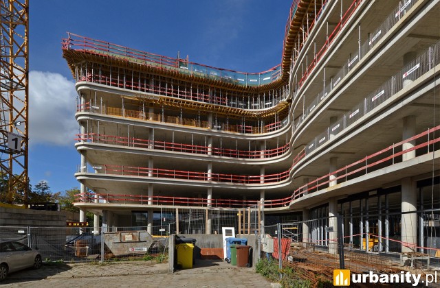 Budowa biurowca Infinity w październiku, fot. alsen strasse 67
