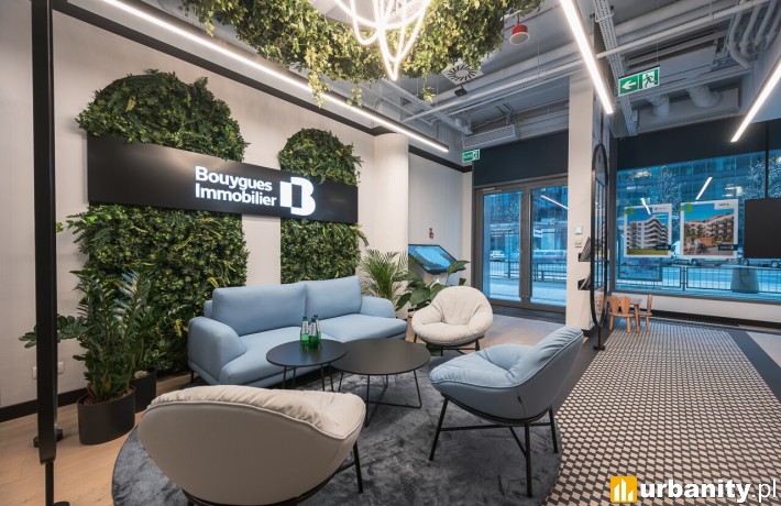 Biuro sprzedaż firmy Bouygues Immobilier w Rondo 1, for. Bouygues Immobilier