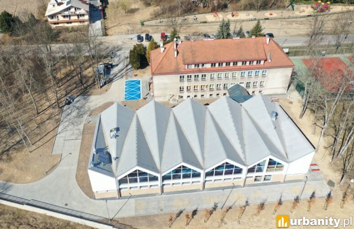 Nowa hala sportowa przy Szkole Podstawowej nr 74 w Krakowie (fot. materiały prasowe)