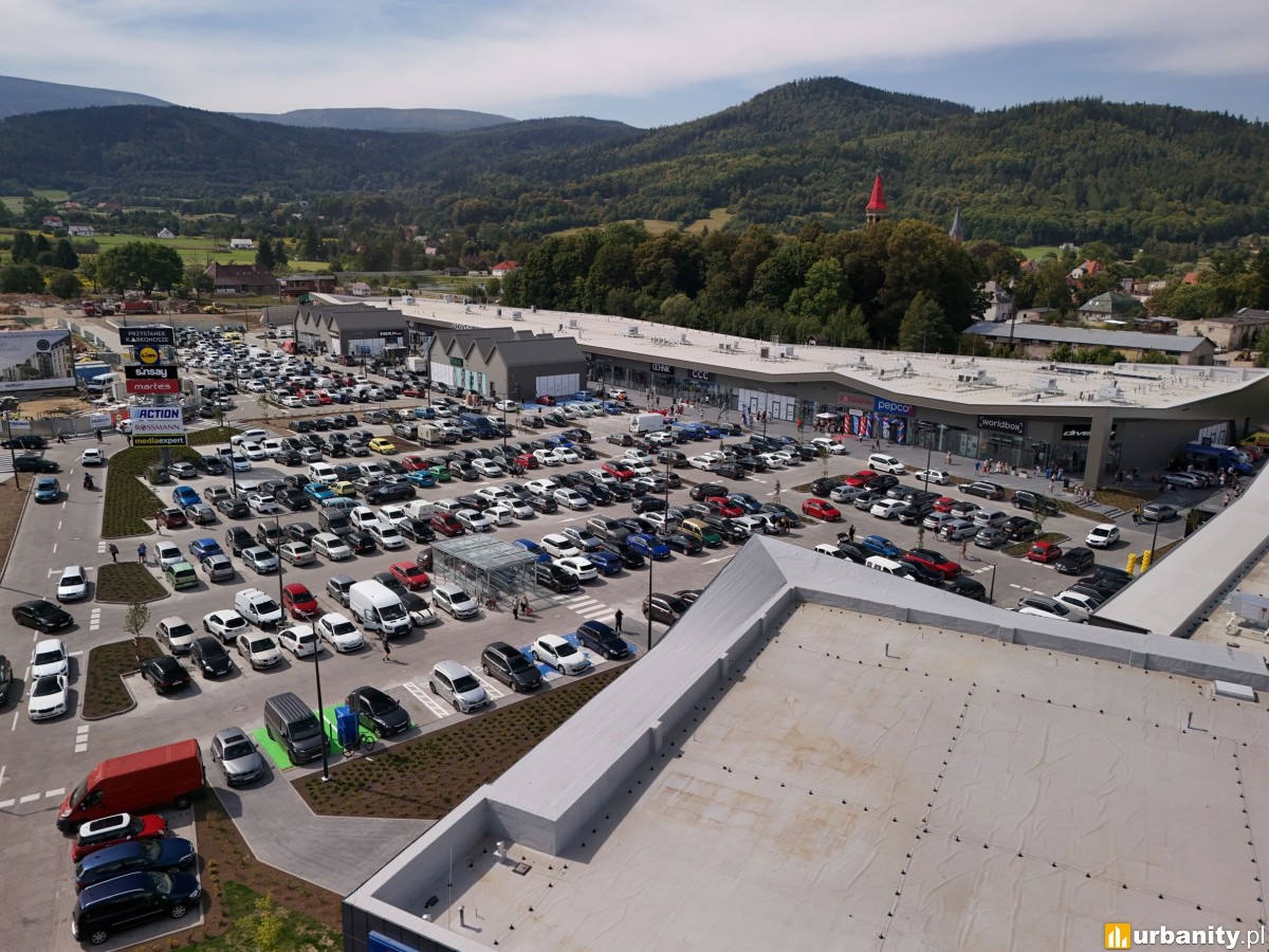 Karkonosze z nowoczesnym parkiem handlowym. Otwarcie obiektu z listą 30 sklepów