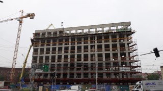 Wiecha na biurowcu City One z kompleksu City Forum