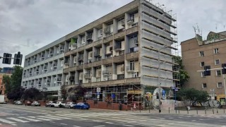 Mezonetowiec we Wrocławiu ponownie w remoncie. Modernistyczny budynek znów zachwyci