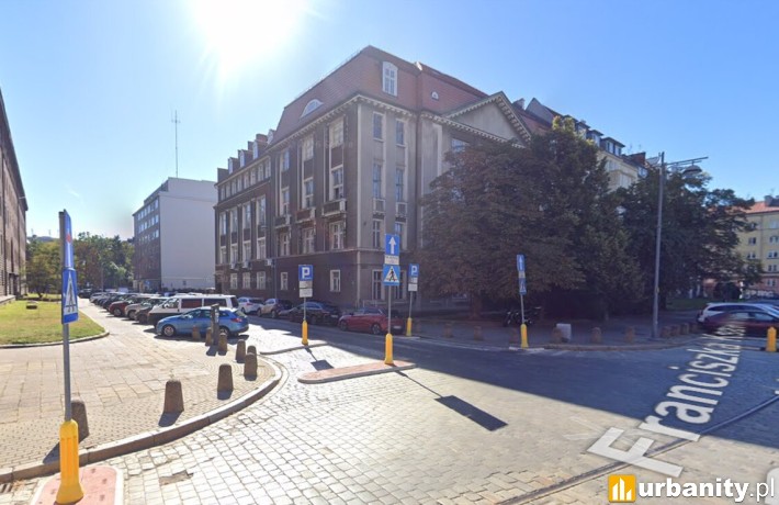 Siedziba dolnośląskiej policji we Wrocławiu, fot. Google Maps