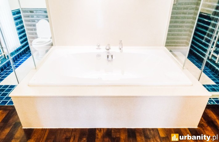 Jak dobrać parawan nawannowy do wanny?