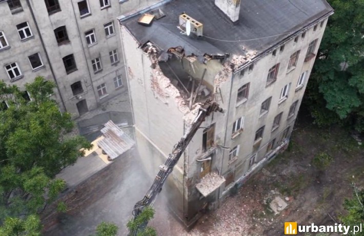 Prace rozbiórkowe przy kamienicy przy ul. Zarzewskiej 2, fot. lodz.pl
