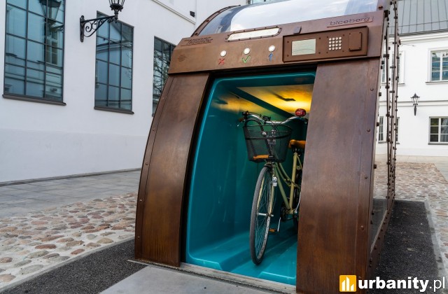 Podziemny parking rowerowy w Warszawie