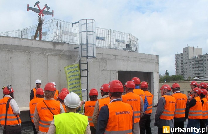 Wiecha na budowie Międzypokoleniowego Centrum Edukacji w Warszawie