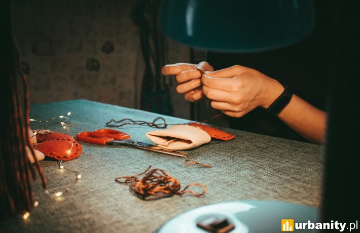 Czym sklepić pęknięty plastik? fot. unsplash