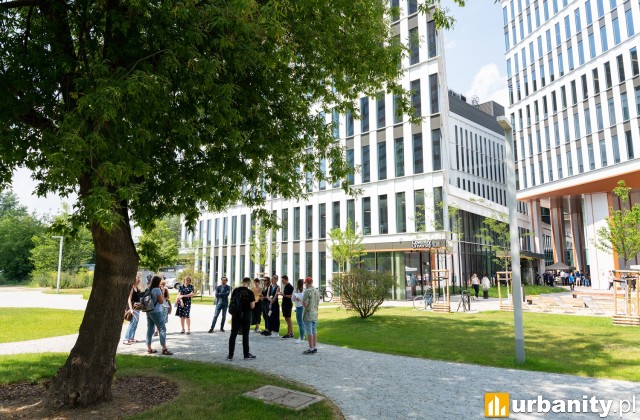 Nowy skwer przy Szczęśliwej, fot. Skanska