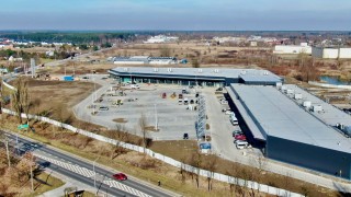 Zbliża się otwarcie parku handlowego pod Warszawą. Listę najemców uzupełnił m.in. sklep Jysk