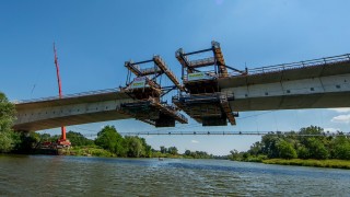 Budowa mostu nad Odrą, fot. Tomasz Hołod, wroclaw.pl