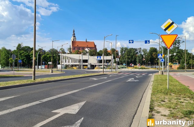 Tak obecnie wygląda budowa nowego centrum handlowego w Dzierżoniowie, fot. Jacek B
