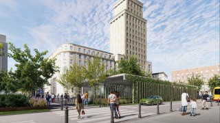 Plac Powstańców Warszawy w zielonej odsłonie. Dużo drzew i ogród muzyki w centrum miasta