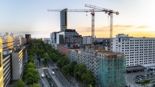 Apartamentowiec we Wrocławiu osiągnął 15. piętro, a będzie jeszcze wyżej. Blisko 70 proc. mieszkań już sprzedanych
