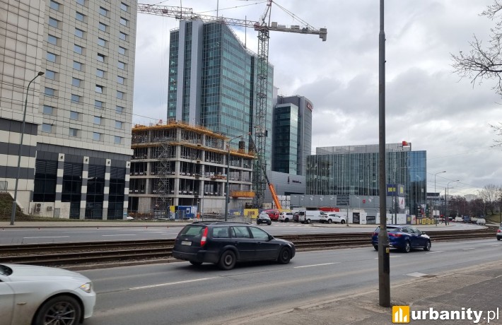 Postęp prac na budowie biurowca Silver w Poznaniu, luty 2023 r., fot. materiały prasowe
