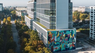Ogromny mural na biurowcu, który oczyszcza powietrze