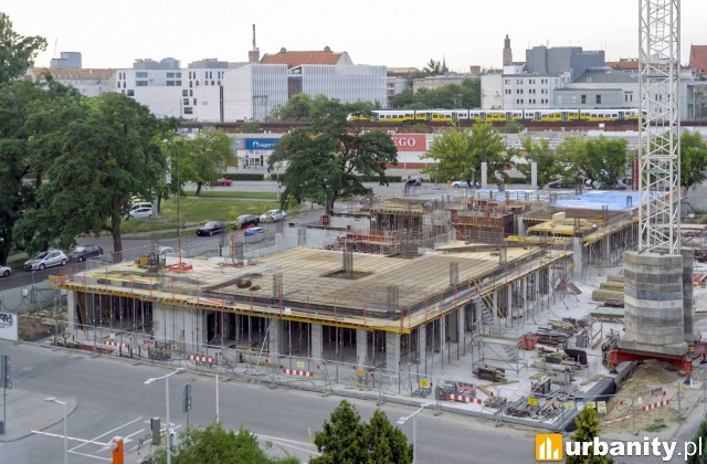 Tak obecnie wygląda budowa pierwszego z biurowców inwestycji, fot. materiały inwestora