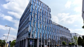 Waryński S.A. sprzedaje biurowiec na Woli