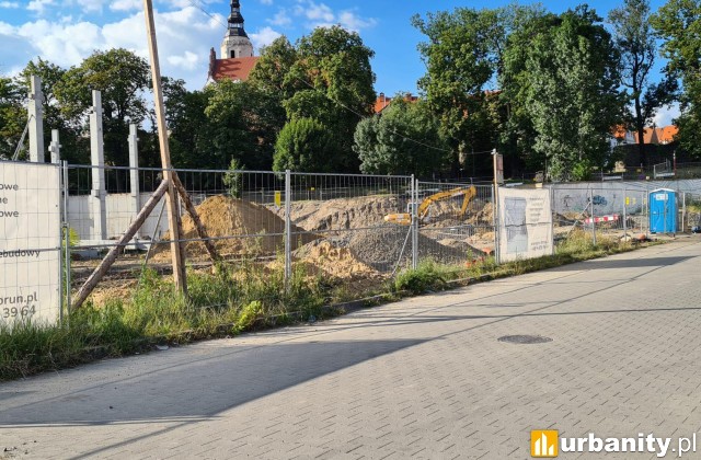 Tak obecnie wygląda budowa nowego centrum handlowego w Dzierżoniowie, fot. Jacek B